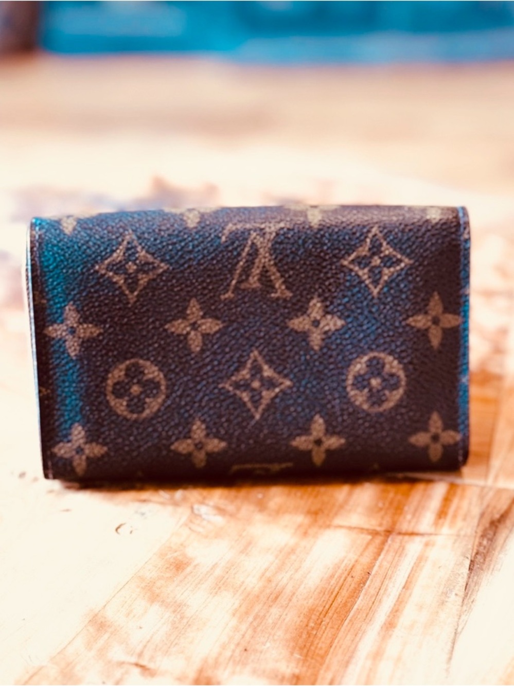 - Louis Vuitton Monogram Porte
Monnaie Billets Tresor Bifold
Wallet authentic - Picture 3 of 16